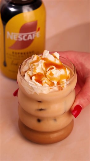 This national whipped cream day why not spice up your afternoon with a delicious treat of Iced coffee topped with a little bit of whipped cream… who needs a coffee shop when you can create these drinks from home 😉 *for an additional treat add 1tbsp of whipped cream #recipe #icedcoffee #hackicedcoffee #nescafe #espressoconcentrated