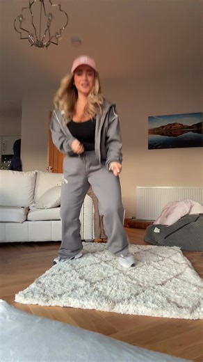 ELLIE KINSELLA (@elliekinsellaaa)’s videos with original sound - songs80.yu