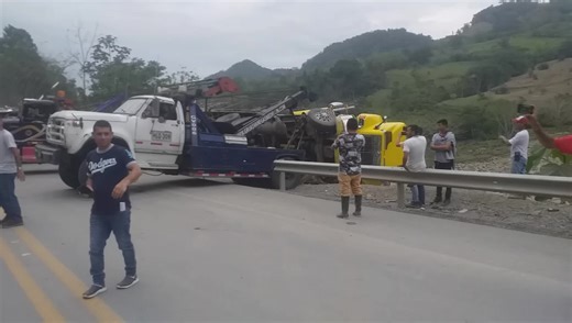 Roadside Accident Recovery with Tow Trucks