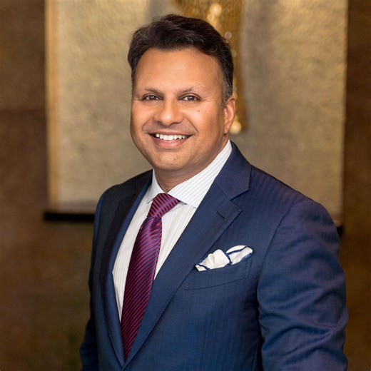 Mommy Makeover Monday! 💫 This comprehensive mommy makeover by Dr. Basu addressed post-pregnancy changes including loose abdominal skin, loss of volume, and sagging breasts. 👀 Using a customized surgical plan, we restored a more youthful contour and improved her definition! 💪🏼✨ She already looks amazing and we can’t wait to see her fully healed results in a few weeks! 🤩 🪄Procedure: Tummy tuck with lipo to waist, subfascial breast augmentation with internal bra technique with mini-periareola