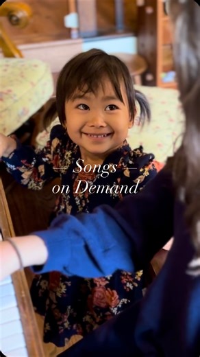 Kathryn Brunner | Musik at Home on Instagram: "A year ago, when @musikathome visited @wondergarten_earlychildhood, something magical happened. Their sweet 3-year-old kept asking my girls to play Wondergarten songs on demand. 🎶💛 And without a second of practice… they played them. How? Audiation. When a child can hear music inside their mind — the resting tone, tonality, meter, and flow — their fingers naturally follow what their mind already understands. This is intuitive musicianship, and it’s