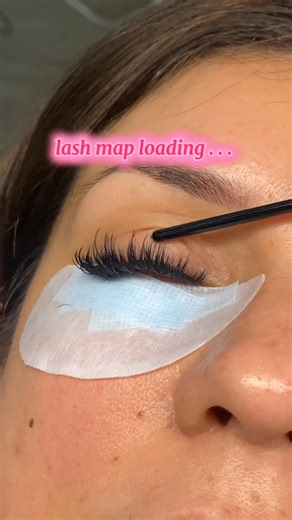 Sierra | Lash artist | Lash training courses ✨ on Instagram: "My clients OBSESS over this wispy textured wet set 🙌🏽🔥 Using @veyelashofficial gel eye pads, whipped cleanser, primer, black adhesive, cashmere lash trays & SUPER BONDER! ✨ Use code Sierra10 for $$ off your purchase baddies 😘 #lashartist #lashmappingskills #lashextensions #lashgoals #wispywetset #wispylashextensions #wispylashmap #lashtech #explorepage #lashlove #lashaddict #lashboss #lashes"