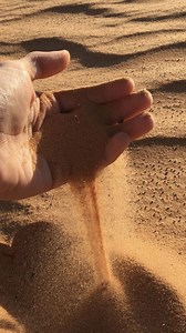 What Happens When Dry Ice Touches Hot Sand 🤯 Have you ever wondered what would happen if you put dry ice in the desert? This guy gently pushes the dry ice across the sand, and instead of stopping, it glides smoothly — almost like it’s floating. But when he tries the same thing with a rock, it doesn’t slide at all. What’s surprising is what happens next. When the rock is placed on top of the dry ice, it suddenly starts sliding effortlessly across the sand. The reason is simple but fascinating. D