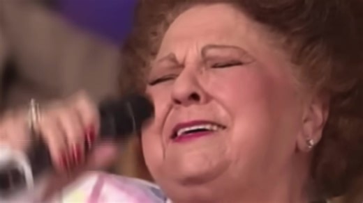 The Holy Hills of Heaven #southerngospelmusic #gospeljubilee #vestalgoodman #gaithermusic #happygoodmans