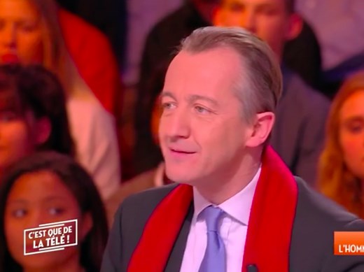 VIDÉO. Christophe Barbier révèle pourquoi il ne porte jamais son écharpe rouge dans C dans l'air
