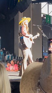 I'm shocked that Lainey Wilson's big, fat country ass hasn't been posted here
