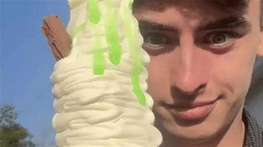 I tried the largest 99 ice cream in Ireland - it’s a 10/10 and a bargain