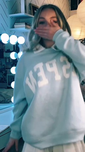 🦋🤍 #pressleyhosbach #sweetp #GroupChat #WinterFashion #fyp