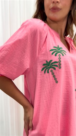 Did someone say piña colada? Yes please! 🍍🥥✨This relaxed fitting top is made from 100% cotton. | Threadz