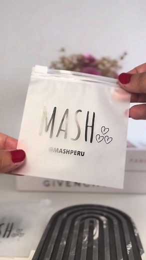 Bolsas para bisutería/Bolsas para joyería/Bolsas de zipper /bolsas de exclusivas ⭐⭐⭐⭐⭐ Somos una fabrica de bolsas zipper packings para joyería, bisutería fina y merchandising , así como también bolsas para todo sector. Bolsitas con Zipper tipo SHEIN Reutilizables ( SIN IMPRESIÓN ) MEDIDA: 10cm ancho x 10cm largo Precio : (100 bolsas). ( CON IMPRESIÓN ) MEDIDA: 10cm ancho x 10cm largo Precio : (100 bolsas). Los precios incluyen IGV Recojo GRATIS Delivery S/10.00 ( Lima Metropolitana)