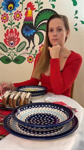Polish Foodies - Recipes & Stories From Poland 🇵🇱 on Instagram: "Do you leave empty seat at your Polish Christmas table? This beautiful tradition is more than a thousand years old! Slavic people did it long before Christianity ❤️ comment TABLE to get my free guide on how to set traditional Christmas table 🔥"