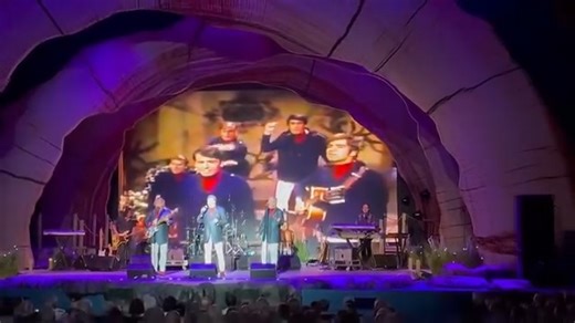 A very cool moment, singing the hits, enjoying the moment, while remembering and honoring our roots. ❤️🤍💙 | Jay and the Americans