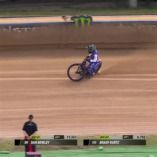 What a moment for Bewley! 🫣 Bewley almost throws it away in Q2 but recovers to knockout Kurtz and progress to Q3 💪 #LatvianSGP 🇱🇻 #SGP | FIM Speedway Grand Prix