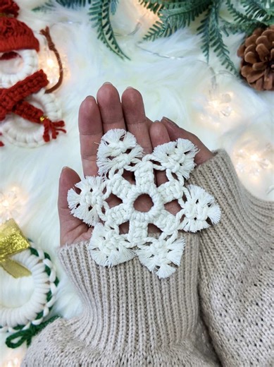 クリスマスのデコレーションに最適なスノーフレーク