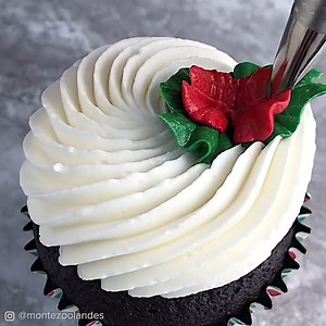 321K views · 911 reactions | Watching Cupcakes Get Frosted Is So Satisfying 療 | Tasty UK | Facebook