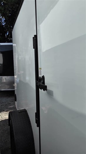 Diamond Cargo single-axle enclosed trailer 2,990 lb GVWR | Easy tow | Built tough 📍5787 54th Ave N