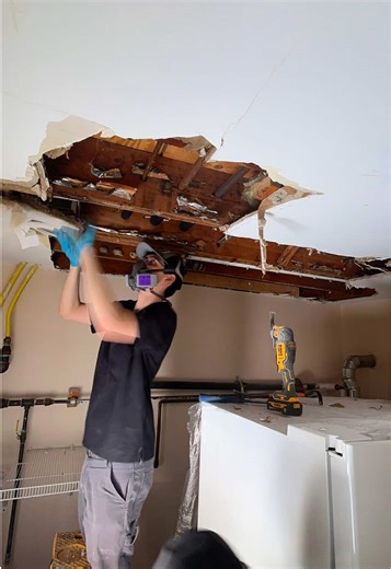 Removing Wet Plaster Ceiling Due to Frozen Pipes