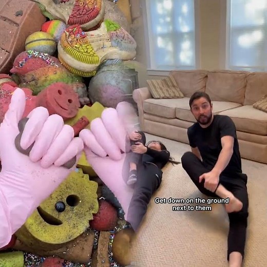 How to successfully manipulate your family. #throwback #Siblings #sister #sibling