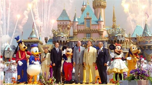 Former Disney CEO Michael Eisner talks about Bob Iger and Bob Chapek | Chip and Company