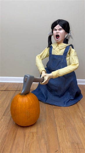 Animatronic VS Pumpkin ￼