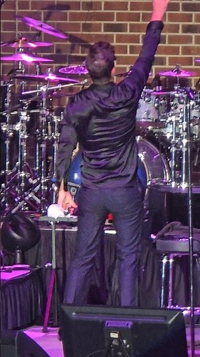 Robin Thicke performs in Atlanta extreme weather