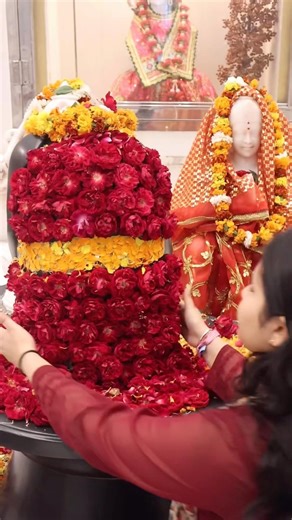 Fulo me kitne sunder lg re h shiv ji🥺 #shiv #mahadev #mahakal #bholenath #shortsfeed #viral #shorts