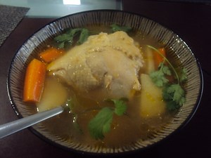 CALDO DE POLLO CON ARROZ