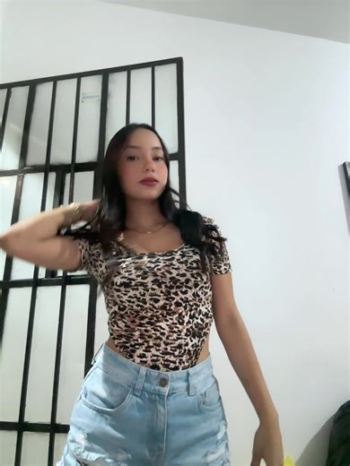 Videos de Criss (@cristal_sgr) con “sonido original - MONARCH”