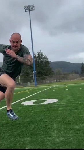 If you wear cleats (or sport boots) beware… Even though they’ll cut down on slips and falls, they increase injury risk for your ankles and knees significantly. This is especially true for shoes that increase traction when turning (rotational). And if your cleats/boots are narrow, tight, or hurting your feet, your injury risk is much higher. While all cleats increase injury risk, some are much worse than others. @code_ftwr, @naturathletics, and @newbalance (wide toe box options only) are your bes