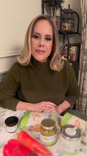 Produsele BIO, moft sau necesitate? Când vine vorba de alegeri alimentare sănătoase, argumentele nutriționale diferă de la produs la produs. La grâul BIO scăpăm de glifosat, iar fructele și legumele BIO putem să le mâncăm cu tot cu coajă. Vă invit să descoperiți gama Nature’s Promise, conține produse bio și produse cu etichetă curată la prețuri accesibile. Cat despre uleiul de cocos, veți fi surprinși pentru ce l-am recomandat😜 Parteneriat MEGA IMAGE | Mihaela Bilic