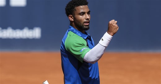 Fils se paie un quart de plus