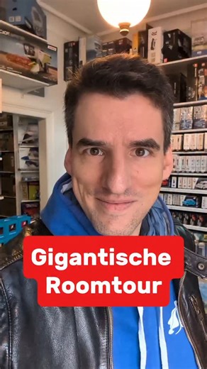 Welt, habt einen wunderbaren Tag! Der schönste Laden der Welt wurde aufgehübscht 😍✨ Simon hat für Euch die wichtigsten Dinge bestens präsentiert, also: lauft alle los, schnappt Euch ein HP-Set und badet im Helden-Merch! 🦄🎇 #habtnettemenschenumeuch #ladenheld | Held der Steine - Frankfurt Sachsenhausen