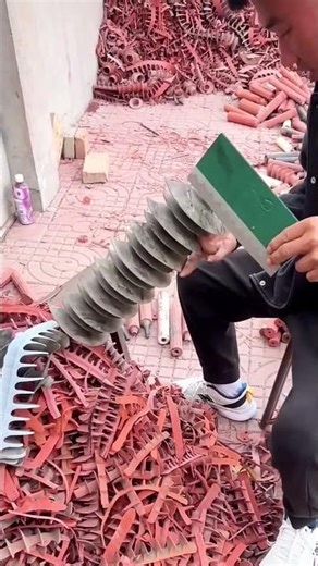 Removal process of excess rubber from machinery for recycling metal