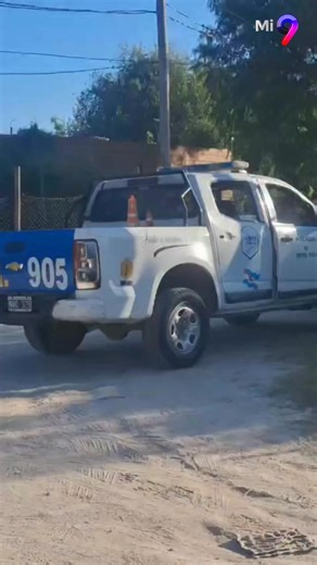 20-01-2026 #PARANA: MENOR DETENIDO TRAS BALEAR A UN JOVEN 🚓 El hecho delictivo ocurrió este martes por la tarde en el barrio de Bajada Grande de Paraná. ⭕ Un joven de 21 años fue herido con arma de fuego en una de sus piernas y trasladado de urgencia al Hospital de San Martín. 🚨 Personal de la Comisaría 11ª detuvo a un adolescente de 17 años que quedó a disposición de la Fiscalía. | Radio City - Federación Entre Rios