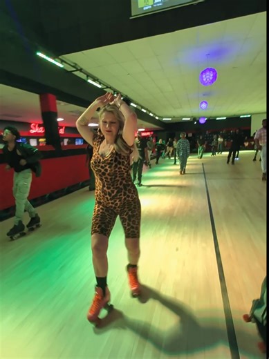 @Cascade Skating Rink #tiktoksportsskillscontest #rollerskating #imsn #patinar #jamskating