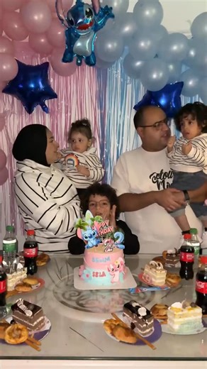 ‎ميرا منسي | أم الفسافيس ꨄ‎ on Instagram‎: "روتين يوم عيد ميلاد الفسافيس 🩷🩵 التورته من هنا @cake_candels"‎