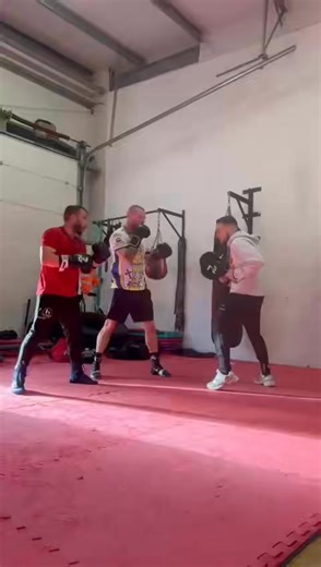 12th round from Hell 🔥🏋️‍♀️🥊💪 Arron Adair | Danny Christie