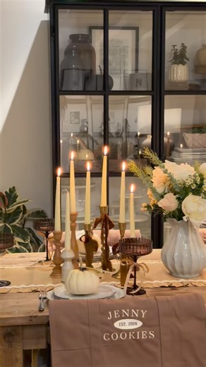 Friendsgiving with some of my favorite girls. Can you guess what’s in the boxes?! | jenny cookies