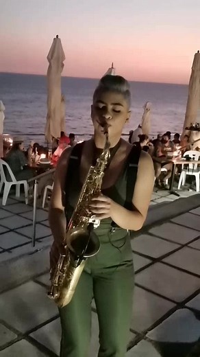 Bésame Mucho - Versión Sax 🎷#krissmorales #parati #elsalvador #saxwoman #sax #tomboystyle