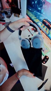 Unboxing the new Razer Barracuda X Chroma Phantom White Edition. 🐍