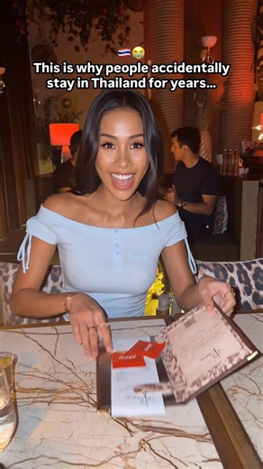 Dinner with Thai Girl 💗🇹🇭 #bangkokcity #walkingtour #nightwalk #thailand #travel #ninacola