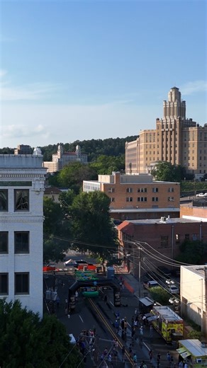 🎶🍂 Bridge St. LIVE! returns this fall every Thursday in October! Dance in the streets of downtown Hot Springs, Arkansas at the first Bridge St. LIVE! of October on Thursday, October 2 to a FREE live performance by The Party Jammers in the Bridge St. LIVE! Entertainment District. ⏰ Thursdays in October, 5PM - 10PM 🌮 Food trucks drinks vendors 🏆 Costume contests each week! 🐕 Pet's on a leash welcome, lawn chairs welcome. Please no coolers. #VisitHotSprings #BridgeStLIVE | Visit Hot Springs