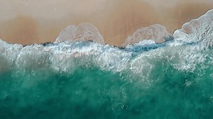 Mesmerizing Ocean Waves Sandy Shoreline Aerial 库存影片视频（100% 免版税）3486550455 | Shutterstock