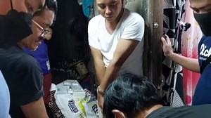 305K views · 7.9K reactions | 4 MINOR DE EDAD NA-RESCUE MATAPOS MAHULIHAN NG DRUG PARAPHERNALIA NG BANTAY BAYAN SA MAKATI CITY HALOS PHP 1-M HALAGA NG SHABU NASABAT NG SDEU SA TAGUIG SA MAGKAKAHIWALAY NA BUY-BUST OPERATION, 8 ARESTADO Narito ang aking report ... Like and share our page https://www.facebook.com/leadernews.ph/ | Leader News Philippines | Facebook