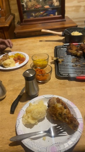 Fried chicken, carrots, corn, mashed potatoes, and broccoli | Lisa Tennant Williams