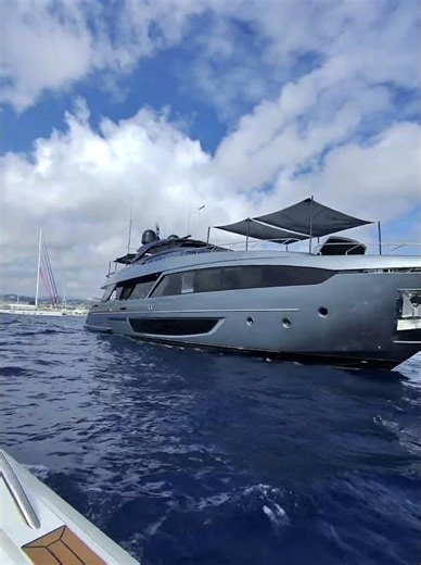 Riva 110 Dolcevita Superyacht – Cannes Beach Club & Flybridge Tour | YachtBuying101.com