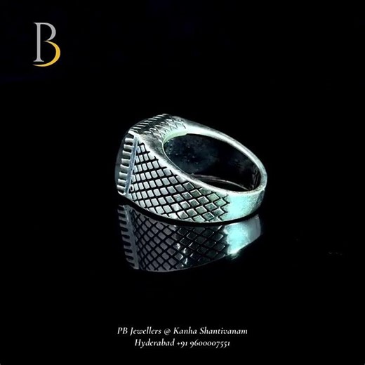 92.5 Silver Labradorite Textured Ring ✨