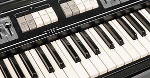 A Brief History of String Synths