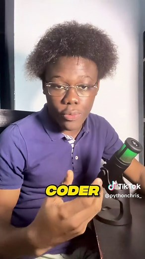 🚀Deviens expert Python en 3 étapes ! Apprendre Python est le meilleur investissement que tu puisses faire aujourd'hui, que tu veuilles devenir Data Analyst, Développeur ou expert en IA. Après avoir été certifié par l'Université du Michigan, j’ai synthétisé l’essentiel. Oublie les tutoriels de 10 heures, concentre-toi sur ces 3 piliers : 🏗️ LES BASES : Maîtrise les listes et les dictionnaires pour structurer tes données sans t'emmêler les pinceaux. ⚙️ LES FONCTIONS : Apprends à automatiser. Si