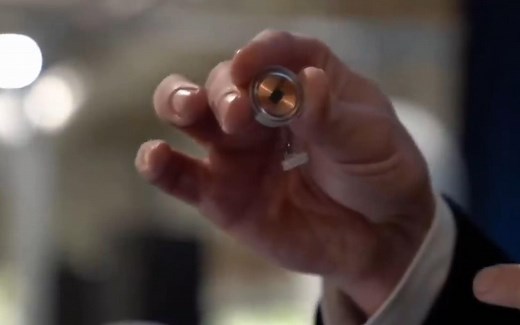 在人脑里植入芯片，能存储和重放记忆，还能治疗复杂的精神疾病？